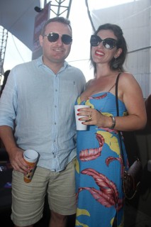 
<a style='margin-left: 5px;' class='btn btn-xs btn-social btn-facebook' href='https://www.facebook.com/sharer/sharer.php?u=https://www.galeramix.com.br/imagem/a94/800-800-90/conteudo/site_galerias/94/wesley-safadao-galera-mix-92.jpg' rel='popup' data-width='500' data-height='400'><i class='fa fa-facebook'></i>Compartilhar <span class='hidden-xs'>no Facebook</span>
</a> 
<a class='btn btn-default btn-xs' target='_blank' href='imagem/a94/800-800-90/conteudo/site_galerias/94/wesley-safadao-galera-mix-92.jpg'>
<span class='glyphicon glyphicon-cloud-download'></span> Salvar
</a>
