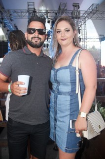 
<a style='margin-left: 5px;' class='btn btn-xs btn-social btn-facebook' href='https://www.facebook.com/sharer/sharer.php?u=https://www.galeramix.com.br/imagem/a94/800-800-90/conteudo/site_galerias/94/wesley-safadao-galera-mix-94.jpg' rel='popup' data-width='500' data-height='400'><i class='fa fa-facebook'></i>Compartilhar <span class='hidden-xs'>no Facebook</span>
</a> 
<a class='btn btn-default btn-xs' target='_blank' href='imagem/a94/800-800-90/conteudo/site_galerias/94/wesley-safadao-galera-mix-94.jpg'>
<span class='glyphicon glyphicon-cloud-download'></span> Salvar
</a>
