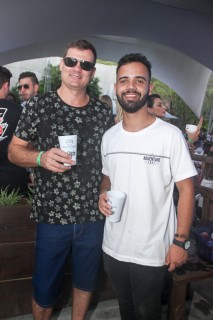 
<a style='margin-left: 5px;' class='btn btn-xs btn-social btn-facebook' href='https://www.facebook.com/sharer/sharer.php?u=https://www.galeramix.com.br/imagem/a94/800-800-90/conteudo/site_galerias/94/wesley-safadao-galera-mix-96.jpg' rel='popup' data-width='500' data-height='400'><i class='fa fa-facebook'></i>Compartilhar <span class='hidden-xs'>no Facebook</span>
</a> 
<a class='btn btn-default btn-xs' target='_blank' href='imagem/a94/800-800-90/conteudo/site_galerias/94/wesley-safadao-galera-mix-96.jpg'>
<span class='glyphicon glyphicon-cloud-download'></span> Salvar
</a>
