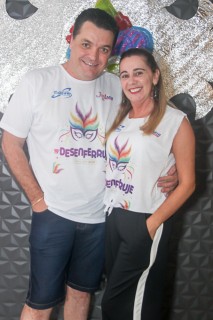 
<a style='margin-left: 5px;' class='btn btn-xs btn-social btn-facebook' href='https://www.facebook.com/sharer/sharer.php?u=https://www.galeramix.com.br/imagem/a96/800-800-90/conteudo/site_galerias/96/img3391.jpg' rel='popup' data-width='500' data-height='400'><i class='fa fa-facebook'></i>Compartilhar <span class='hidden-xs'>no Facebook</span>
</a> 
<a class='btn btn-default btn-xs' target='_blank' href='imagem/a96/800-800-90/conteudo/site_galerias/96/img3391.jpg'>
<span class='glyphicon glyphicon-cloud-download'></span> Salvar
</a>
