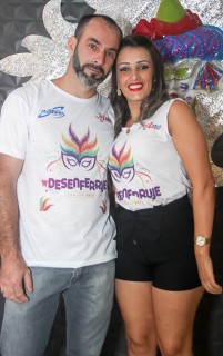 
<a style='margin-left: 5px;' class='btn btn-xs btn-social btn-facebook' href='https://www.facebook.com/sharer/sharer.php?u=https://www.galeramix.com.br/imagem/a96/800-800-90/conteudo/site_galerias/96/img3403.jpg' rel='popup' data-width='500' data-height='400'><i class='fa fa-facebook'></i>Compartilhar <span class='hidden-xs'>no Facebook</span>
</a> 
<a class='btn btn-default btn-xs' target='_blank' href='imagem/a96/800-800-90/conteudo/site_galerias/96/img3403.jpg'>
<span class='glyphicon glyphicon-cloud-download'></span> Salvar
</a>
