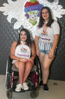 
<a style='margin-left: 5px;' class='btn btn-xs btn-social btn-facebook' href='https://www.facebook.com/sharer/sharer.php?u=https://www.galeramix.com.br/imagem/a96/800-800-90/conteudo/site_galerias/96/img3405.jpg' rel='popup' data-width='500' data-height='400'><i class='fa fa-facebook'></i>Compartilhar <span class='hidden-xs'>no Facebook</span>
</a> 
<a class='btn btn-default btn-xs' target='_blank' href='imagem/a96/800-800-90/conteudo/site_galerias/96/img3405.jpg'>
<span class='glyphicon glyphicon-cloud-download'></span> Salvar
</a>
