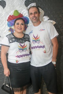 
<a style='margin-left: 5px;' class='btn btn-xs btn-social btn-facebook' href='https://www.facebook.com/sharer/sharer.php?u=https://www.galeramix.com.br/imagem/a96/800-800-90/conteudo/site_galerias/96/img3417.jpg' rel='popup' data-width='500' data-height='400'><i class='fa fa-facebook'></i>Compartilhar <span class='hidden-xs'>no Facebook</span>
</a> 
<a class='btn btn-default btn-xs' target='_blank' href='imagem/a96/800-800-90/conteudo/site_galerias/96/img3417.jpg'>
<span class='glyphicon glyphicon-cloud-download'></span> Salvar
</a>
