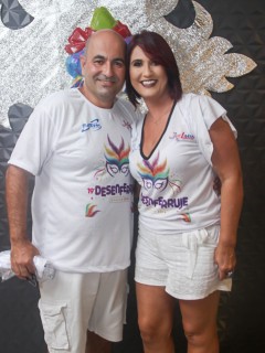 
<a style='margin-left: 5px;' class='btn btn-xs btn-social btn-facebook' href='https://www.facebook.com/sharer/sharer.php?u=https://www.galeramix.com.br/imagem/a96/800-800-90/conteudo/site_galerias/96/img3485.jpg' rel='popup' data-width='500' data-height='400'><i class='fa fa-facebook'></i>Compartilhar <span class='hidden-xs'>no Facebook</span>
</a> 
<a class='btn btn-default btn-xs' target='_blank' href='imagem/a96/800-800-90/conteudo/site_galerias/96/img3485.jpg'>
<span class='glyphicon glyphicon-cloud-download'></span> Salvar
</a>
