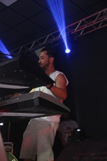 
<a style='margin-left: 5px;' class='btn btn-xs btn-social btn-facebook' href='https://www.facebook.com/sharer/sharer.php?u=https://www.galeramix.com.br/imagem/a96/800-800-90/conteudo/site_galerias/96/img3552.jpg' rel='popup' data-width='500' data-height='400'><i class='fa fa-facebook'></i>Compartilhar <span class='hidden-xs'>no Facebook</span>
</a> 
<a class='btn btn-default btn-xs' target='_blank' href='imagem/a96/800-800-90/conteudo/site_galerias/96/img3552.jpg'>
<span class='glyphicon glyphicon-cloud-download'></span> Salvar
</a>
