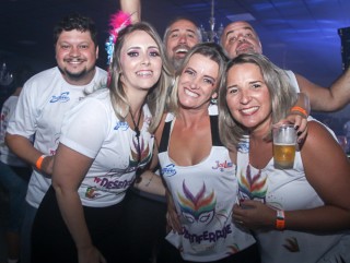 
<a style='margin-left: 5px;' class='btn btn-xs btn-social btn-facebook' href='https://www.facebook.com/sharer/sharer.php?u=https://www.galeramix.com.br/imagem/a96/800-800-90/conteudo/site_galerias/96/img3557.jpg' rel='popup' data-width='500' data-height='400'><i class='fa fa-facebook'></i>Compartilhar <span class='hidden-xs'>no Facebook</span>
</a> 
<a class='btn btn-default btn-xs' target='_blank' href='imagem/a96/800-800-90/conteudo/site_galerias/96/img3557.jpg'>
<span class='glyphicon glyphicon-cloud-download'></span> Salvar
</a>
