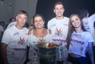 
<a style='margin-left: 5px;' class='btn btn-xs btn-social btn-facebook' href='https://www.facebook.com/sharer/sharer.php?u=https://www.galeramix.com.br/imagem/a96/800-800-90/conteudo/site_galerias/96/img3570.jpg' rel='popup' data-width='500' data-height='400'><i class='fa fa-facebook'></i>Compartilhar <span class='hidden-xs'>no Facebook</span>
</a> 
<a class='btn btn-default btn-xs' target='_blank' href='imagem/a96/800-800-90/conteudo/site_galerias/96/img3570.jpg'>
<span class='glyphicon glyphicon-cloud-download'></span> Salvar
</a>
