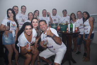 
<a style='margin-left: 5px;' class='btn btn-xs btn-social btn-facebook' href='https://www.facebook.com/sharer/sharer.php?u=https://www.galeramix.com.br/imagem/a96/800-800-90/conteudo/site_galerias/96/img3572.jpg' rel='popup' data-width='500' data-height='400'><i class='fa fa-facebook'></i>Compartilhar <span class='hidden-xs'>no Facebook</span>
</a> 
<a class='btn btn-default btn-xs' target='_blank' href='imagem/a96/800-800-90/conteudo/site_galerias/96/img3572.jpg'>
<span class='glyphicon glyphicon-cloud-download'></span> Salvar
</a>
