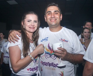 
<a style='margin-left: 5px;' class='btn btn-xs btn-social btn-facebook' href='https://www.facebook.com/sharer/sharer.php?u=https://www.galeramix.com.br/imagem/a96/800-800-90/conteudo/site_galerias/96/img3581.jpg' rel='popup' data-width='500' data-height='400'><i class='fa fa-facebook'></i>Compartilhar <span class='hidden-xs'>no Facebook</span>
</a> 
<a class='btn btn-default btn-xs' target='_blank' href='imagem/a96/800-800-90/conteudo/site_galerias/96/img3581.jpg'>
<span class='glyphicon glyphicon-cloud-download'></span> Salvar
</a>
