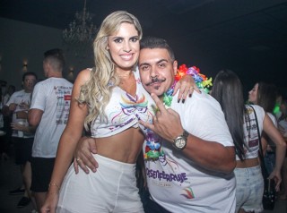 
<a style='margin-left: 5px;' class='btn btn-xs btn-social btn-facebook' href='https://www.facebook.com/sharer/sharer.php?u=https://www.galeramix.com.br/imagem/a96/800-800-90/conteudo/site_galerias/96/img3599.jpg' rel='popup' data-width='500' data-height='400'><i class='fa fa-facebook'></i>Compartilhar <span class='hidden-xs'>no Facebook</span>
</a> 
<a class='btn btn-default btn-xs' target='_blank' href='imagem/a96/800-800-90/conteudo/site_galerias/96/img3599.jpg'>
<span class='glyphicon glyphicon-cloud-download'></span> Salvar
</a>
