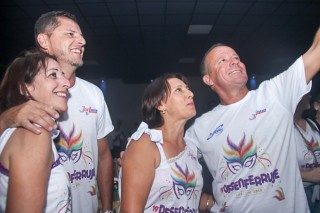 
<a style='margin-left: 5px;' class='btn btn-xs btn-social btn-facebook' href='https://www.facebook.com/sharer/sharer.php?u=https://www.galeramix.com.br/imagem/a96/800-800-90/conteudo/site_galerias/96/img3603.jpg' rel='popup' data-width='500' data-height='400'><i class='fa fa-facebook'></i>Compartilhar <span class='hidden-xs'>no Facebook</span>
</a> 
<a class='btn btn-default btn-xs' target='_blank' href='imagem/a96/800-800-90/conteudo/site_galerias/96/img3603.jpg'>
<span class='glyphicon glyphicon-cloud-download'></span> Salvar
</a>
