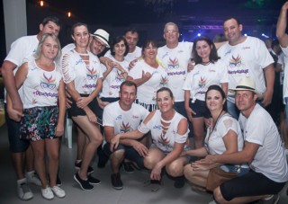 
<a style='margin-left: 5px;' class='btn btn-xs btn-social btn-facebook' href='https://www.facebook.com/sharer/sharer.php?u=https://www.galeramix.com.br/imagem/a96/800-800-90/conteudo/site_galerias/96/img3616.jpg' rel='popup' data-width='500' data-height='400'><i class='fa fa-facebook'></i>Compartilhar <span class='hidden-xs'>no Facebook</span>
</a> 
<a class='btn btn-default btn-xs' target='_blank' href='imagem/a96/800-800-90/conteudo/site_galerias/96/img3616.jpg'>
<span class='glyphicon glyphicon-cloud-download'></span> Salvar
</a>
