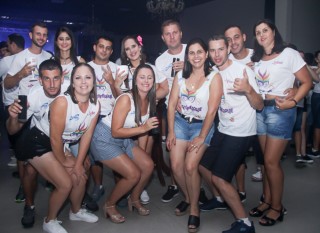 
<a style='margin-left: 5px;' class='btn btn-xs btn-social btn-facebook' href='https://www.facebook.com/sharer/sharer.php?u=https://www.galeramix.com.br/imagem/a96/800-800-90/conteudo/site_galerias/96/img3617.jpg' rel='popup' data-width='500' data-height='400'><i class='fa fa-facebook'></i>Compartilhar <span class='hidden-xs'>no Facebook</span>
</a> 
<a class='btn btn-default btn-xs' target='_blank' href='imagem/a96/800-800-90/conteudo/site_galerias/96/img3617.jpg'>
<span class='glyphicon glyphicon-cloud-download'></span> Salvar
</a>
