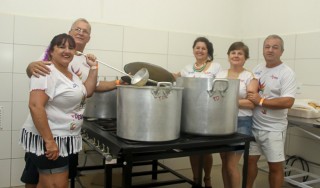 
<a style='margin-left: 5px;' class='btn btn-xs btn-social btn-facebook' href='https://www.facebook.com/sharer/sharer.php?u=https://www.galeramix.com.br/imagem/a96/800-800-90/conteudo/site_galerias/96/img3621.jpg' rel='popup' data-width='500' data-height='400'><i class='fa fa-facebook'></i>Compartilhar <span class='hidden-xs'>no Facebook</span>
</a> 
<a class='btn btn-default btn-xs' target='_blank' href='imagem/a96/800-800-90/conteudo/site_galerias/96/img3621.jpg'>
<span class='glyphicon glyphicon-cloud-download'></span> Salvar
</a>
