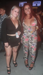 
                                <a style='margin-left: 5px;' class='btn btn-xs btn-social btn-facebook' href='https://www.facebook.com/sharer/sharer.php?u=https://www.galeramix.com.br/imagem/a98/800-800-90/conteudo/site_galerias/98/galeramix-show-leonardo-e-eduardo-costa-10.jpg' rel='popup' data-width='500' data-height='400'><i class='fa fa-facebook'></i>Compartilhar <span class='hidden-xs'>no Facebook</span>
                            </a> 
                            <a class='btn btn-default btn-xs' target='_blank' href='imagem/a98/800-800-90/conteudo/site_galerias/98/galeramix-show-leonardo-e-eduardo-costa-10.jpg'>
                                <span class='glyphicon glyphicon-cloud-download'></span> Salvar
                            </a>
                            