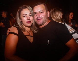 
                        <a style='margin-left: 5px;' class='btn btn-xs btn-social btn-facebook' href='https://www.facebook.com/sharer/sharer.php?u=https://www.galeramix.com.br/imagem/a98/800-800-90/conteudo/site_galerias/98/galeramix-show-leonardo-e-eduardo-costa-101.jpg' rel='popup' data-width='500' data-height='400'><i class='fa fa-facebook'></i>Compartilhar <span class='hidden-xs'>no Facebook</span>
                    </a> 
                    <a class='btn btn-default btn-xs' target='_blank' href='imagem/a98/800-800-90/conteudo/site_galerias/98/galeramix-show-leonardo-e-eduardo-costa-101.jpg'>
                        <span class='glyphicon glyphicon-cloud-download'></span> Salvar
                    </a>
                    