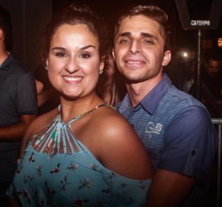 
                    <a style='margin-left: 5px;' class='btn btn-xs btn-social btn-facebook' href='https://www.facebook.com/sharer/sharer.php?u=https://www.galeramix.com.br/imagem/a98/800-800-90/conteudo/site_galerias/98/galeramix-show-leonardo-e-eduardo-costa-102.jpg' rel='popup' data-width='500' data-height='400'><i class='fa fa-facebook'></i>Compartilhar <span class='hidden-xs'>no Facebook</span>
                </a> 
                <a class='btn btn-default btn-xs' target='_blank' href='imagem/a98/800-800-90/conteudo/site_galerias/98/galeramix-show-leonardo-e-eduardo-costa-102.jpg'>
                    <span class='glyphicon glyphicon-cloud-download'></span> Salvar
                </a>
                