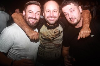 
                <a style='margin-left: 5px;' class='btn btn-xs btn-social btn-facebook' href='https://www.facebook.com/sharer/sharer.php?u=https://www.galeramix.com.br/imagem/a98/800-800-90/conteudo/site_galerias/98/galeramix-show-leonardo-e-eduardo-costa-103.jpg' rel='popup' data-width='500' data-height='400'><i class='fa fa-facebook'></i>Compartilhar <span class='hidden-xs'>no Facebook</span>
            </a> 
            <a class='btn btn-default btn-xs' target='_blank' href='imagem/a98/800-800-90/conteudo/site_galerias/98/galeramix-show-leonardo-e-eduardo-costa-103.jpg'>
                <span class='glyphicon glyphicon-cloud-download'></span> Salvar
            </a>
            