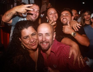 
    <a style='margin-left: 5px;' class='btn btn-xs btn-social btn-facebook' href='https://www.facebook.com/sharer/sharer.php?u=https://www.galeramix.com.br/imagem/a98/800-800-90/conteudo/site_galerias/98/galeramix-show-leonardo-e-eduardo-costa-106.jpg' rel='popup' data-width='500' data-height='400'><i class='fa fa-facebook'></i>Compartilhar <span class='hidden-xs'>no Facebook</span>
</a> 
<a class='btn btn-default btn-xs' target='_blank' href='imagem/a98/800-800-90/conteudo/site_galerias/98/galeramix-show-leonardo-e-eduardo-costa-106.jpg'>
    <span class='glyphicon glyphicon-cloud-download'></span> Salvar
</a>
