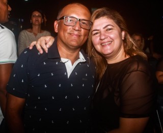 
<a style='margin-left: 5px;' class='btn btn-xs btn-social btn-facebook' href='https://www.facebook.com/sharer/sharer.php?u=https://www.galeramix.com.br/imagem/a98/800-800-90/conteudo/site_galerias/98/galeramix-show-leonardo-e-eduardo-costa-111.jpg' rel='popup' data-width='500' data-height='400'><i class='fa fa-facebook'></i>Compartilhar <span class='hidden-xs'>no Facebook</span>
</a> 
<a class='btn btn-default btn-xs' target='_blank' href='imagem/a98/800-800-90/conteudo/site_galerias/98/galeramix-show-leonardo-e-eduardo-costa-111.jpg'>
<span class='glyphicon glyphicon-cloud-download'></span> Salvar
</a>
