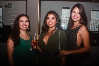 
<a style='margin-left: 5px;' class='btn btn-xs btn-social btn-facebook' href='https://www.facebook.com/sharer/sharer.php?u=https://www.galeramix.com.br/imagem/a98/800-800-90/conteudo/site_galerias/98/galeramix-show-leonardo-e-eduardo-costa-113.jpg' rel='popup' data-width='500' data-height='400'><i class='fa fa-facebook'></i>Compartilhar <span class='hidden-xs'>no Facebook</span>
</a> 
<a class='btn btn-default btn-xs' target='_blank' href='imagem/a98/800-800-90/conteudo/site_galerias/98/galeramix-show-leonardo-e-eduardo-costa-113.jpg'>
<span class='glyphicon glyphicon-cloud-download'></span> Salvar
</a>
