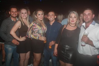 
<a style='margin-left: 5px;' class='btn btn-xs btn-social btn-facebook' href='https://www.facebook.com/sharer/sharer.php?u=https://www.galeramix.com.br/imagem/a98/800-800-90/conteudo/site_galerias/98/galeramix-show-leonardo-e-eduardo-costa-19.jpg' rel='popup' data-width='500' data-height='400'><i class='fa fa-facebook'></i>Compartilhar <span class='hidden-xs'>no Facebook</span>
</a> 
<a class='btn btn-default btn-xs' target='_blank' href='imagem/a98/800-800-90/conteudo/site_galerias/98/galeramix-show-leonardo-e-eduardo-costa-19.jpg'>
<span class='glyphicon glyphicon-cloud-download'></span> Salvar
</a>
