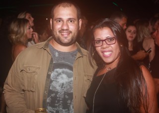 
<a style='margin-left: 5px;' class='btn btn-xs btn-social btn-facebook' href='https://www.facebook.com/sharer/sharer.php?u=https://www.galeramix.com.br/imagem/a98/800-800-90/conteudo/site_galerias/98/galeramix-show-leonardo-e-eduardo-costa-22.jpg' rel='popup' data-width='500' data-height='400'><i class='fa fa-facebook'></i>Compartilhar <span class='hidden-xs'>no Facebook</span>
</a> 
<a class='btn btn-default btn-xs' target='_blank' href='imagem/a98/800-800-90/conteudo/site_galerias/98/galeramix-show-leonardo-e-eduardo-costa-22.jpg'>
<span class='glyphicon glyphicon-cloud-download'></span> Salvar
</a>
