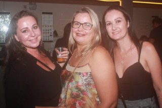 
<a style='margin-left: 5px;' class='btn btn-xs btn-social btn-facebook' href='https://www.facebook.com/sharer/sharer.php?u=https://www.galeramix.com.br/imagem/a98/800-800-90/conteudo/site_galerias/98/galeramix-show-leonardo-e-eduardo-costa-24.jpg' rel='popup' data-width='500' data-height='400'><i class='fa fa-facebook'></i>Compartilhar <span class='hidden-xs'>no Facebook</span>
</a> 
<a class='btn btn-default btn-xs' target='_blank' href='imagem/a98/800-800-90/conteudo/site_galerias/98/galeramix-show-leonardo-e-eduardo-costa-24.jpg'>
<span class='glyphicon glyphicon-cloud-download'></span> Salvar
</a>
