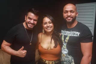 
<a style='margin-left: 5px;' class='btn btn-xs btn-social btn-facebook' href='https://www.facebook.com/sharer/sharer.php?u=https://www.galeramix.com.br/imagem/a98/800-800-90/conteudo/site_galerias/98/galeramix-show-leonardo-e-eduardo-costa-26.jpg' rel='popup' data-width='500' data-height='400'><i class='fa fa-facebook'></i>Compartilhar <span class='hidden-xs'>no Facebook</span>
</a> 
<a class='btn btn-default btn-xs' target='_blank' href='imagem/a98/800-800-90/conteudo/site_galerias/98/galeramix-show-leonardo-e-eduardo-costa-26.jpg'>
<span class='glyphicon glyphicon-cloud-download'></span> Salvar
</a>
