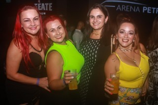 
<a style='margin-left: 5px;' class='btn btn-xs btn-social btn-facebook' href='https://www.facebook.com/sharer/sharer.php?u=https://www.galeramix.com.br/imagem/a98/800-800-90/conteudo/site_galerias/98/galeramix-show-leonardo-e-eduardo-costa-32.jpg' rel='popup' data-width='500' data-height='400'><i class='fa fa-facebook'></i>Compartilhar <span class='hidden-xs'>no Facebook</span>
</a> 
<a class='btn btn-default btn-xs' target='_blank' href='imagem/a98/800-800-90/conteudo/site_galerias/98/galeramix-show-leonardo-e-eduardo-costa-32.jpg'>
<span class='glyphicon glyphicon-cloud-download'></span> Salvar
</a>
