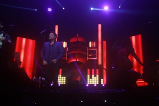 
<a style='margin-left: 5px;' class='btn btn-xs btn-social btn-facebook' href='https://www.facebook.com/sharer/sharer.php?u=https://www.galeramix.com.br/imagem/a98/800-800-90/conteudo/site_galerias/98/galeramix-show-leonardo-e-eduardo-costa-4.jpg' rel='popup' data-width='500' data-height='400'><i class='fa fa-facebook'></i>Compartilhar <span class='hidden-xs'>no Facebook</span>
</a> 
<a class='btn btn-default btn-xs' target='_blank' href='imagem/a98/800-800-90/conteudo/site_galerias/98/galeramix-show-leonardo-e-eduardo-costa-4.jpg'>
<span class='glyphicon glyphicon-cloud-download'></span> Salvar
</a>
