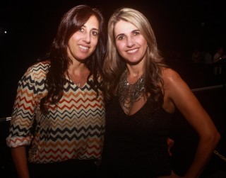 
<a style='margin-left: 5px;' class='btn btn-xs btn-social btn-facebook' href='https://www.facebook.com/sharer/sharer.php?u=https://www.galeramix.com.br/imagem/a98/800-800-90/conteudo/site_galerias/98/galeramix-show-leonardo-e-eduardo-costa-40.jpg' rel='popup' data-width='500' data-height='400'><i class='fa fa-facebook'></i>Compartilhar <span class='hidden-xs'>no Facebook</span>
</a> 
<a class='btn btn-default btn-xs' target='_blank' href='imagem/a98/800-800-90/conteudo/site_galerias/98/galeramix-show-leonardo-e-eduardo-costa-40.jpg'>
<span class='glyphicon glyphicon-cloud-download'></span> Salvar
</a>
