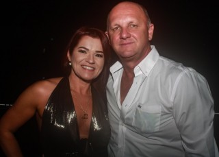 
<a style='margin-left: 5px;' class='btn btn-xs btn-social btn-facebook' href='https://www.facebook.com/sharer/sharer.php?u=https://www.galeramix.com.br/imagem/a98/800-800-90/conteudo/site_galerias/98/galeramix-show-leonardo-e-eduardo-costa-49.jpg' rel='popup' data-width='500' data-height='400'><i class='fa fa-facebook'></i>Compartilhar <span class='hidden-xs'>no Facebook</span>
</a> 
<a class='btn btn-default btn-xs' target='_blank' href='imagem/a98/800-800-90/conteudo/site_galerias/98/galeramix-show-leonardo-e-eduardo-costa-49.jpg'>
<span class='glyphicon glyphicon-cloud-download'></span> Salvar
</a>
