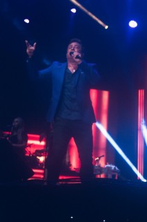 
<a style='margin-left: 5px;' class='btn btn-xs btn-social btn-facebook' href='https://www.facebook.com/sharer/sharer.php?u=https://www.galeramix.com.br/imagem/a98/800-800-90/conteudo/site_galerias/98/galeramix-show-leonardo-e-eduardo-costa-5.jpg' rel='popup' data-width='500' data-height='400'><i class='fa fa-facebook'></i>Compartilhar <span class='hidden-xs'>no Facebook</span>
</a> 
<a class='btn btn-default btn-xs' target='_blank' href='imagem/a98/800-800-90/conteudo/site_galerias/98/galeramix-show-leonardo-e-eduardo-costa-5.jpg'>
<span class='glyphicon glyphicon-cloud-download'></span> Salvar
</a>
