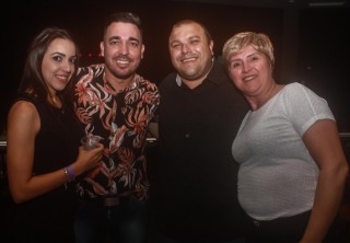 
<a style='margin-left: 5px;' class='btn btn-xs btn-social btn-facebook' href='https://www.facebook.com/sharer/sharer.php?u=https://www.galeramix.com.br/imagem/a98/800-800-90/conteudo/site_galerias/98/galeramix-show-leonardo-e-eduardo-costa-50.jpg' rel='popup' data-width='500' data-height='400'><i class='fa fa-facebook'></i>Compartilhar <span class='hidden-xs'>no Facebook</span>
</a> 
<a class='btn btn-default btn-xs' target='_blank' href='imagem/a98/800-800-90/conteudo/site_galerias/98/galeramix-show-leonardo-e-eduardo-costa-50.jpg'>
<span class='glyphicon glyphicon-cloud-download'></span> Salvar
</a>
