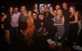 
<a style='margin-left: 5px;' class='btn btn-xs btn-social btn-facebook' href='https://www.facebook.com/sharer/sharer.php?u=https://www.galeramix.com.br/imagem/a98/800-800-90/conteudo/site_galerias/98/galeramix-show-leonardo-e-eduardo-costa-60.jpg' rel='popup' data-width='500' data-height='400'><i class='fa fa-facebook'></i>Compartilhar <span class='hidden-xs'>no Facebook</span>
</a> 
<a class='btn btn-default btn-xs' target='_blank' href='imagem/a98/800-800-90/conteudo/site_galerias/98/galeramix-show-leonardo-e-eduardo-costa-60.jpg'>
<span class='glyphicon glyphicon-cloud-download'></span> Salvar
</a>
