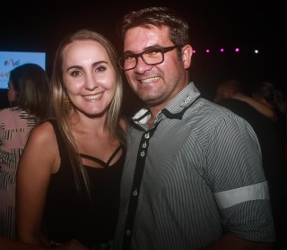 
<a style='margin-left: 5px;' class='btn btn-xs btn-social btn-facebook' href='https://www.facebook.com/sharer/sharer.php?u=https://www.galeramix.com.br/imagem/a98/800-800-90/conteudo/site_galerias/98/galeramix-show-leonardo-e-eduardo-costa-61.jpg' rel='popup' data-width='500' data-height='400'><i class='fa fa-facebook'></i>Compartilhar <span class='hidden-xs'>no Facebook</span>
</a> 
<a class='btn btn-default btn-xs' target='_blank' href='imagem/a98/800-800-90/conteudo/site_galerias/98/galeramix-show-leonardo-e-eduardo-costa-61.jpg'>
<span class='glyphicon glyphicon-cloud-download'></span> Salvar
</a>
