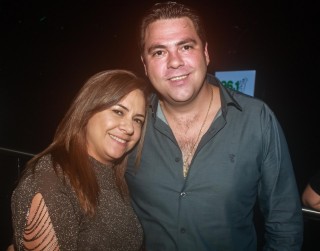 
<a style='margin-left: 5px;' class='btn btn-xs btn-social btn-facebook' href='https://www.facebook.com/sharer/sharer.php?u=https://www.galeramix.com.br/imagem/a98/800-800-90/conteudo/site_galerias/98/galeramix-show-leonardo-e-eduardo-costa-67.jpg' rel='popup' data-width='500' data-height='400'><i class='fa fa-facebook'></i>Compartilhar <span class='hidden-xs'>no Facebook</span>
</a> 
<a class='btn btn-default btn-xs' target='_blank' href='imagem/a98/800-800-90/conteudo/site_galerias/98/galeramix-show-leonardo-e-eduardo-costa-67.jpg'>
<span class='glyphicon glyphicon-cloud-download'></span> Salvar
</a>
