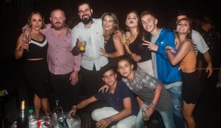 
<a style='margin-left: 5px;' class='btn btn-xs btn-social btn-facebook' href='https://www.facebook.com/sharer/sharer.php?u=https://www.galeramix.com.br/imagem/a98/800-800-90/conteudo/site_galerias/98/galeramix-show-leonardo-e-eduardo-costa-69.jpg' rel='popup' data-width='500' data-height='400'><i class='fa fa-facebook'></i>Compartilhar <span class='hidden-xs'>no Facebook</span>
</a> 
<a class='btn btn-default btn-xs' target='_blank' href='imagem/a98/800-800-90/conteudo/site_galerias/98/galeramix-show-leonardo-e-eduardo-costa-69.jpg'>
<span class='glyphicon glyphicon-cloud-download'></span> Salvar
</a>
