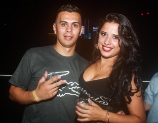 
<a style='margin-left: 5px;' class='btn btn-xs btn-social btn-facebook' href='https://www.facebook.com/sharer/sharer.php?u=https://www.galeramix.com.br/imagem/a98/800-800-90/conteudo/site_galerias/98/galeramix-show-leonardo-e-eduardo-costa-70.jpg' rel='popup' data-width='500' data-height='400'><i class='fa fa-facebook'></i>Compartilhar <span class='hidden-xs'>no Facebook</span>
</a> 
<a class='btn btn-default btn-xs' target='_blank' href='imagem/a98/800-800-90/conteudo/site_galerias/98/galeramix-show-leonardo-e-eduardo-costa-70.jpg'>
<span class='glyphicon glyphicon-cloud-download'></span> Salvar
</a>
