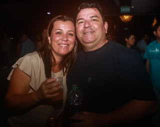 
<a style='margin-left: 5px;' class='btn btn-xs btn-social btn-facebook' href='https://www.facebook.com/sharer/sharer.php?u=https://www.galeramix.com.br/imagem/a98/800-800-90/conteudo/site_galerias/98/galeramix-show-leonardo-e-eduardo-costa-71.jpg' rel='popup' data-width='500' data-height='400'><i class='fa fa-facebook'></i>Compartilhar <span class='hidden-xs'>no Facebook</span>
</a> 
<a class='btn btn-default btn-xs' target='_blank' href='imagem/a98/800-800-90/conteudo/site_galerias/98/galeramix-show-leonardo-e-eduardo-costa-71.jpg'>
<span class='glyphicon glyphicon-cloud-download'></span> Salvar
</a>
