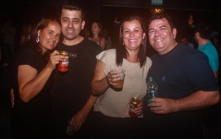 
<a style='margin-left: 5px;' class='btn btn-xs btn-social btn-facebook' href='https://www.facebook.com/sharer/sharer.php?u=https://www.galeramix.com.br/imagem/a98/800-800-90/conteudo/site_galerias/98/galeramix-show-leonardo-e-eduardo-costa-73.jpg' rel='popup' data-width='500' data-height='400'><i class='fa fa-facebook'></i>Compartilhar <span class='hidden-xs'>no Facebook</span>
</a> 
<a class='btn btn-default btn-xs' target='_blank' href='imagem/a98/800-800-90/conteudo/site_galerias/98/galeramix-show-leonardo-e-eduardo-costa-73.jpg'>
<span class='glyphicon glyphicon-cloud-download'></span> Salvar
</a>
