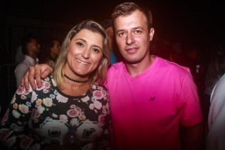 
<a style='margin-left: 5px;' class='btn btn-xs btn-social btn-facebook' href='https://www.facebook.com/sharer/sharer.php?u=https://www.galeramix.com.br/imagem/a98/800-800-90/conteudo/site_galerias/98/galeramix-show-leonardo-e-eduardo-costa-79.jpg' rel='popup' data-width='500' data-height='400'><i class='fa fa-facebook'></i>Compartilhar <span class='hidden-xs'>no Facebook</span>
</a> 
<a class='btn btn-default btn-xs' target='_blank' href='imagem/a98/800-800-90/conteudo/site_galerias/98/galeramix-show-leonardo-e-eduardo-costa-79.jpg'>
<span class='glyphicon glyphicon-cloud-download'></span> Salvar
</a>
