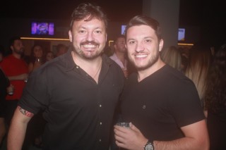 
<a style='margin-left: 5px;' class='btn btn-xs btn-social btn-facebook' href='https://www.facebook.com/sharer/sharer.php?u=https://www.galeramix.com.br/imagem/a98/800-800-90/conteudo/site_galerias/98/galeramix-show-leonardo-e-eduardo-costa-8.jpg' rel='popup' data-width='500' data-height='400'><i class='fa fa-facebook'></i>Compartilhar <span class='hidden-xs'>no Facebook</span>
</a> 
<a class='btn btn-default btn-xs' target='_blank' href='imagem/a98/800-800-90/conteudo/site_galerias/98/galeramix-show-leonardo-e-eduardo-costa-8.jpg'>
<span class='glyphicon glyphicon-cloud-download'></span> Salvar
</a>
