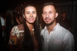 
<a style='margin-left: 5px;' class='btn btn-xs btn-social btn-facebook' href='https://www.facebook.com/sharer/sharer.php?u=https://www.galeramix.com.br/imagem/a98/800-800-90/conteudo/site_galerias/98/galeramix-show-leonardo-e-eduardo-costa-80.jpg' rel='popup' data-width='500' data-height='400'><i class='fa fa-facebook'></i>Compartilhar <span class='hidden-xs'>no Facebook</span>
</a> 
<a class='btn btn-default btn-xs' target='_blank' href='imagem/a98/800-800-90/conteudo/site_galerias/98/galeramix-show-leonardo-e-eduardo-costa-80.jpg'>
<span class='glyphicon glyphicon-cloud-download'></span> Salvar
</a>
