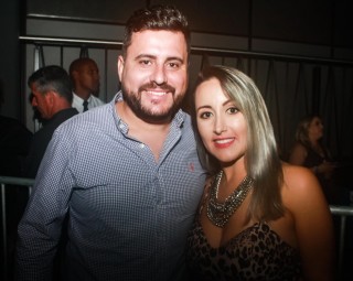 
<a style='margin-left: 5px;' class='btn btn-xs btn-social btn-facebook' href='https://www.facebook.com/sharer/sharer.php?u=https://www.galeramix.com.br/imagem/a98/800-800-90/conteudo/site_galerias/98/galeramix-show-leonardo-e-eduardo-costa-81.jpg' rel='popup' data-width='500' data-height='400'><i class='fa fa-facebook'></i>Compartilhar <span class='hidden-xs'>no Facebook</span>
</a> 
<a class='btn btn-default btn-xs' target='_blank' href='imagem/a98/800-800-90/conteudo/site_galerias/98/galeramix-show-leonardo-e-eduardo-costa-81.jpg'>
<span class='glyphicon glyphicon-cloud-download'></span> Salvar
</a>
