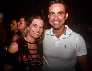 
<a style='margin-left: 5px;' class='btn btn-xs btn-social btn-facebook' href='https://www.facebook.com/sharer/sharer.php?u=https://www.galeramix.com.br/imagem/a98/800-800-90/conteudo/site_galerias/98/galeramix-show-leonardo-e-eduardo-costa-86.jpg' rel='popup' data-width='500' data-height='400'><i class='fa fa-facebook'></i>Compartilhar <span class='hidden-xs'>no Facebook</span>
</a> 
<a class='btn btn-default btn-xs' target='_blank' href='imagem/a98/800-800-90/conteudo/site_galerias/98/galeramix-show-leonardo-e-eduardo-costa-86.jpg'>
<span class='glyphicon glyphicon-cloud-download'></span> Salvar
</a>
