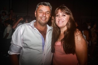 
<a style='margin-left: 5px;' class='btn btn-xs btn-social btn-facebook' href='https://www.facebook.com/sharer/sharer.php?u=https://www.galeramix.com.br/imagem/a98/800-800-90/conteudo/site_galerias/98/galeramix-show-leonardo-e-eduardo-costa-91.jpg' rel='popup' data-width='500' data-height='400'><i class='fa fa-facebook'></i>Compartilhar <span class='hidden-xs'>no Facebook</span>
</a> 
<a class='btn btn-default btn-xs' target='_blank' href='imagem/a98/800-800-90/conteudo/site_galerias/98/galeramix-show-leonardo-e-eduardo-costa-91.jpg'>
<span class='glyphicon glyphicon-cloud-download'></span> Salvar
</a>
