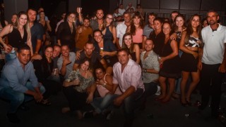 
<a style='margin-left: 5px;' class='btn btn-xs btn-social btn-facebook' href='https://www.facebook.com/sharer/sharer.php?u=https://www.galeramix.com.br/imagem/a98/800-800-90/conteudo/site_galerias/98/galeramix-show-leonardo-e-eduardo-costa-92.jpg' rel='popup' data-width='500' data-height='400'><i class='fa fa-facebook'></i>Compartilhar <span class='hidden-xs'>no Facebook</span>
</a> 
<a class='btn btn-default btn-xs' target='_blank' href='imagem/a98/800-800-90/conteudo/site_galerias/98/galeramix-show-leonardo-e-eduardo-costa-92.jpg'>
<span class='glyphicon glyphicon-cloud-download'></span> Salvar
</a>
