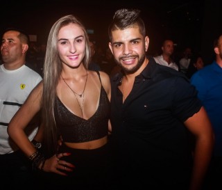 
<a style='margin-left: 5px;' class='btn btn-xs btn-social btn-facebook' href='https://www.facebook.com/sharer/sharer.php?u=https://www.galeramix.com.br/imagem/a98/800-800-90/conteudo/site_galerias/98/galeramix-show-leonardo-e-eduardo-costa-97.jpg' rel='popup' data-width='500' data-height='400'><i class='fa fa-facebook'></i>Compartilhar <span class='hidden-xs'>no Facebook</span>
</a> 
<a class='btn btn-default btn-xs' target='_blank' href='imagem/a98/800-800-90/conteudo/site_galerias/98/galeramix-show-leonardo-e-eduardo-costa-97.jpg'>
<span class='glyphicon glyphicon-cloud-download'></span> Salvar
</a>
